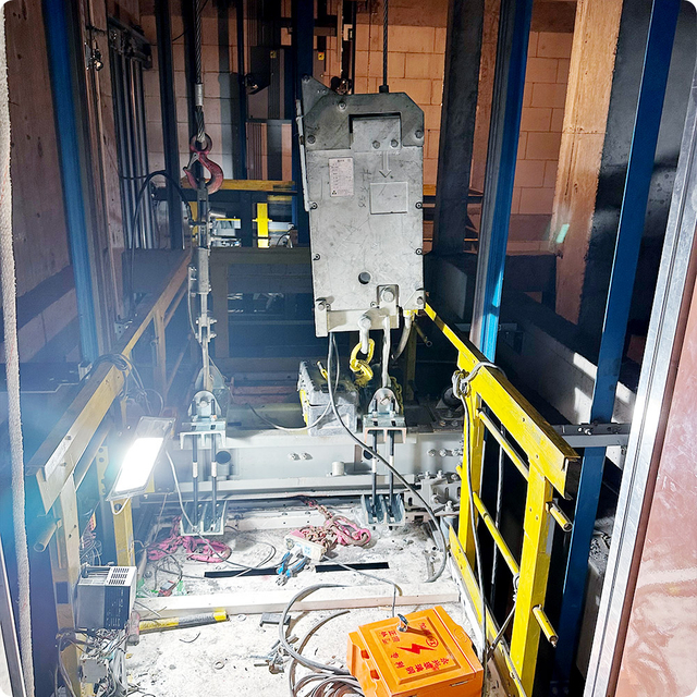 False car platform for elevator installation and shaft maintenance