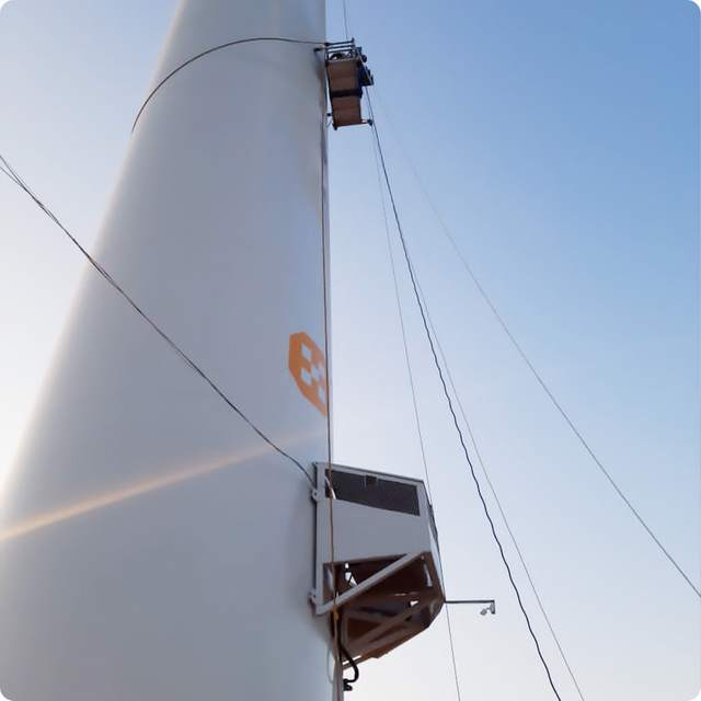 Blade inspection access platform for wind turbine tower repair and maintenance